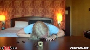 金發碧眼的悉尼-佩奇喜歡解決難題